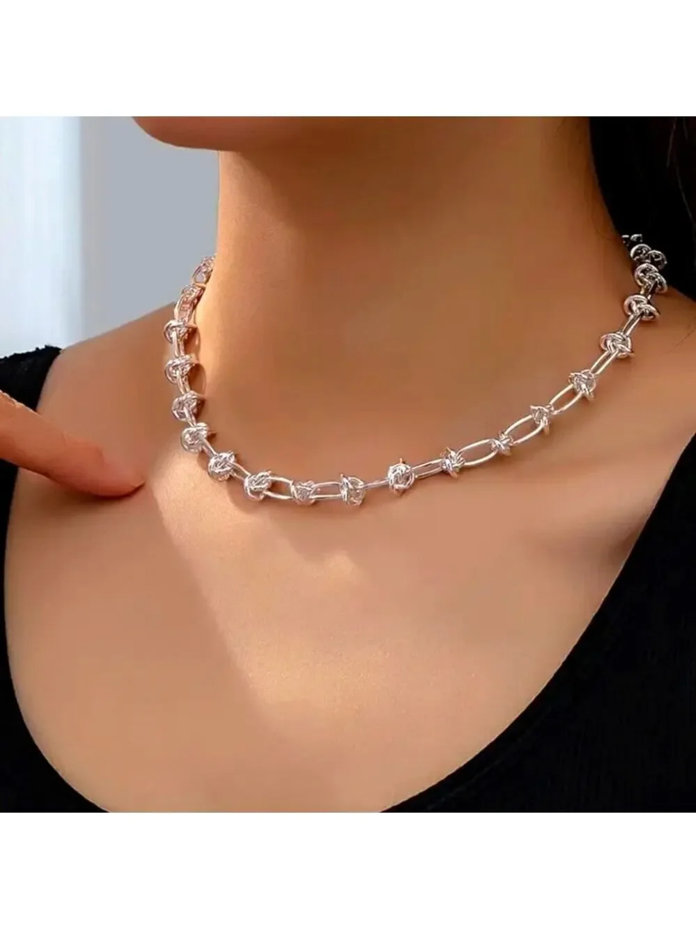 Knot Style Silvery Choker Necklace Y2K Inspired Thick Chain